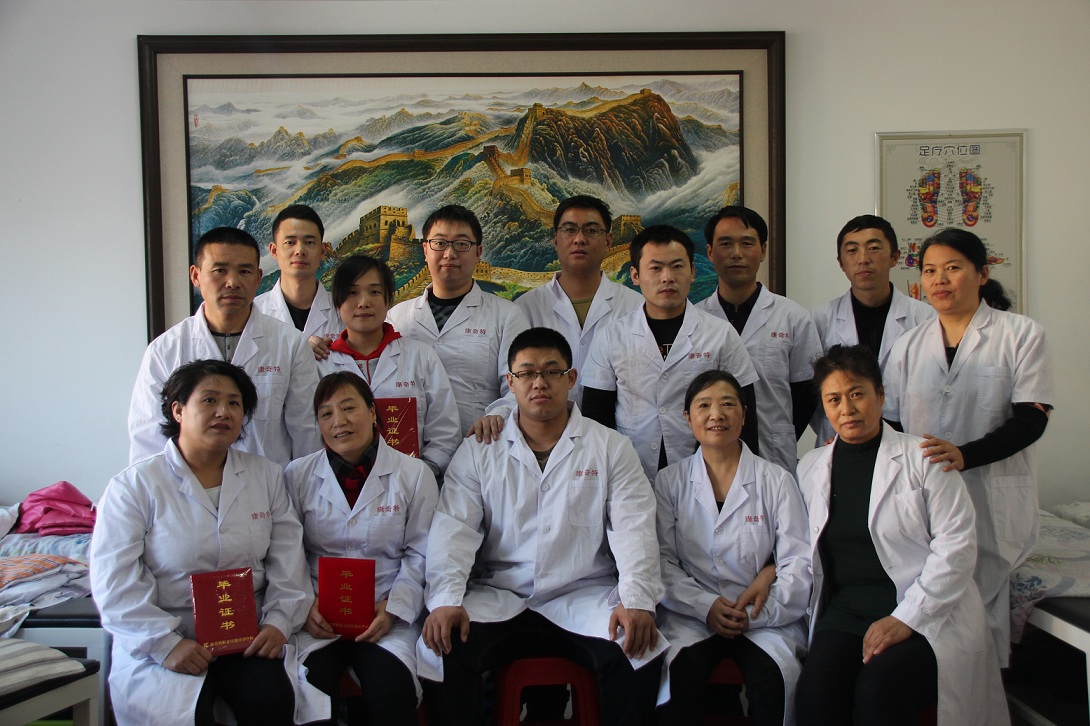 康奇特中医按摩毕业学员合影留念